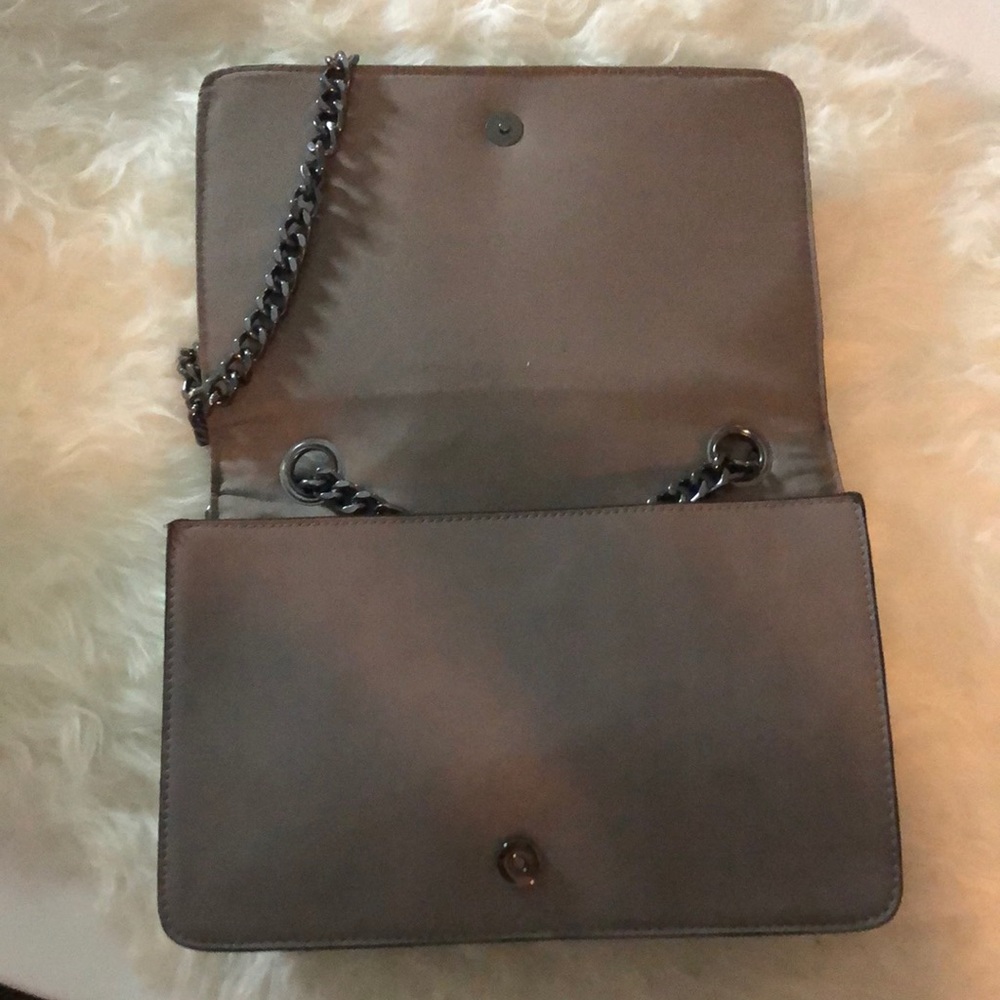 Handbag never worn. New